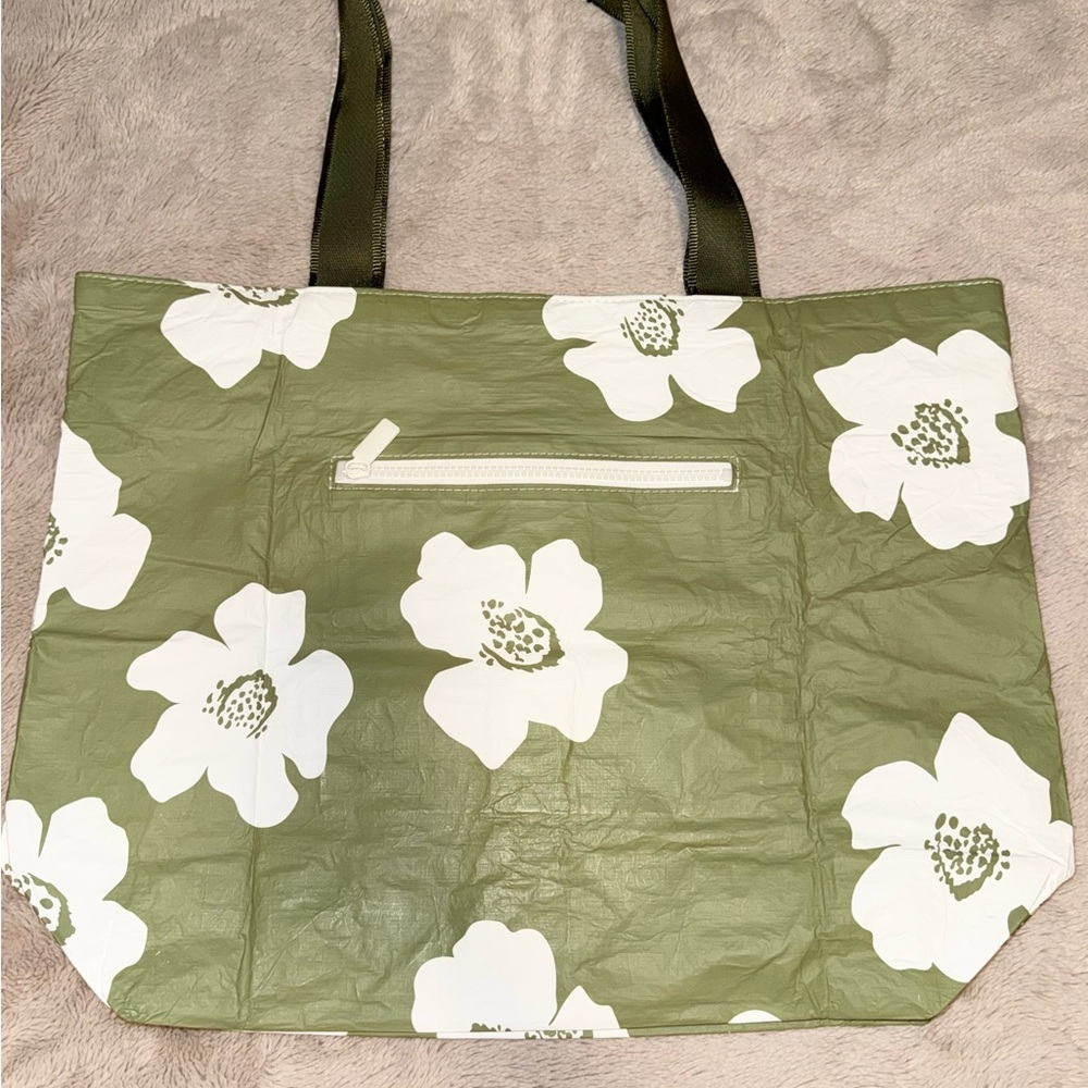Aloha Collection Pua Day Tripper - Picture 2 of 2